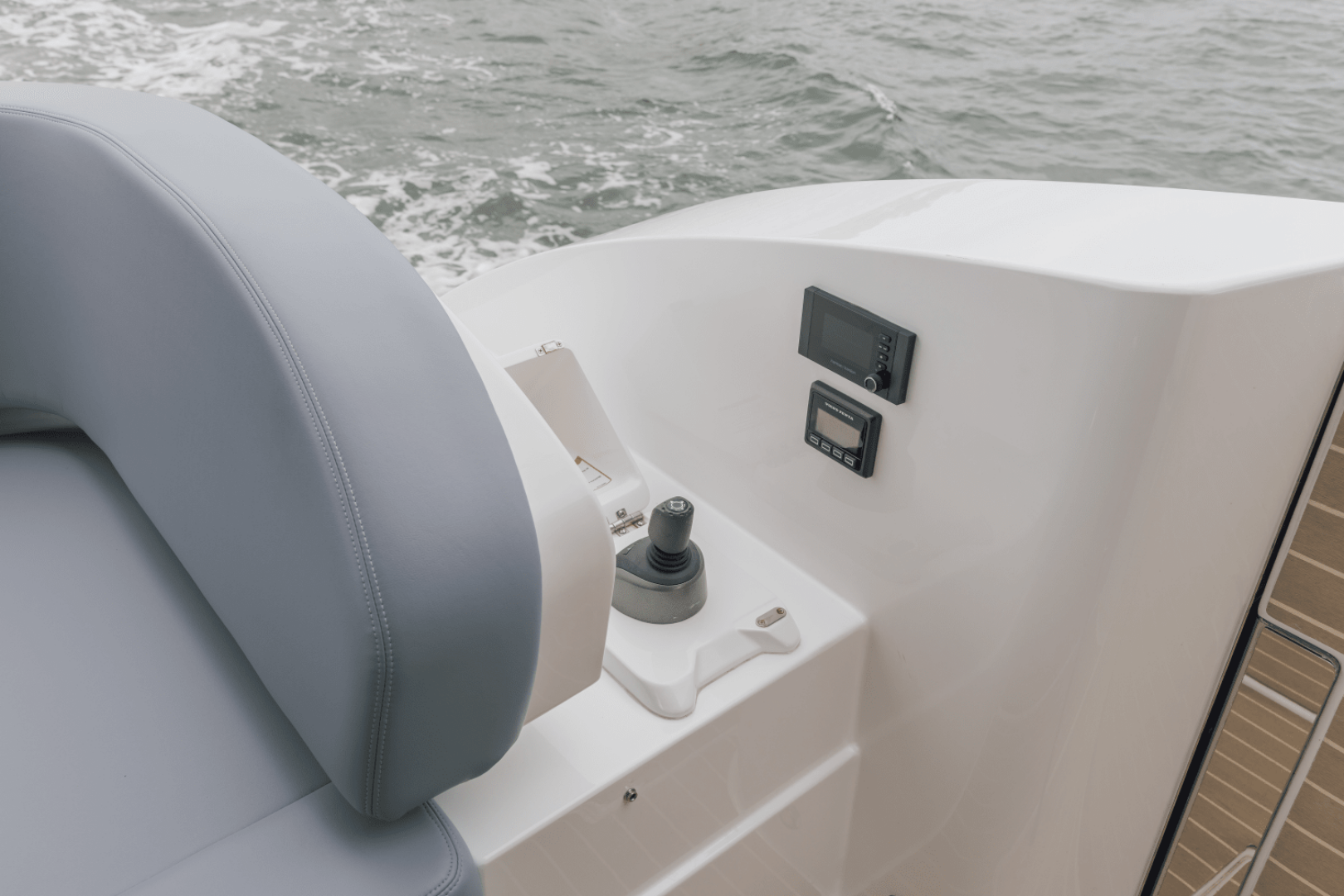 2027 Cruisers Yachts 57 FLY - Image 24