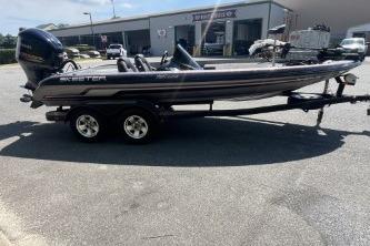 2014 Skeeter ZX200 boat on trailer in sunny parking lot.