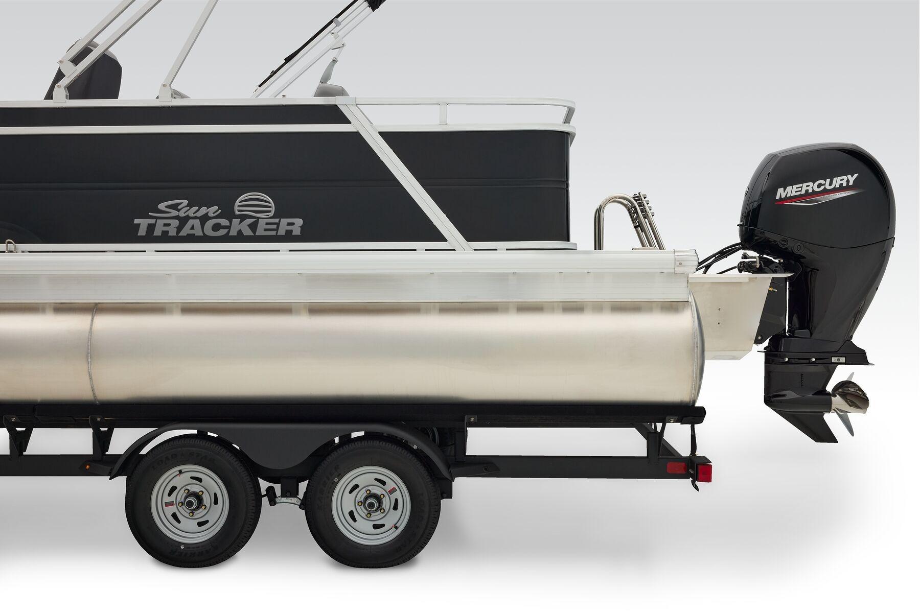 2026 Sun Tracker Party Barge 22 RF DLX - 62
