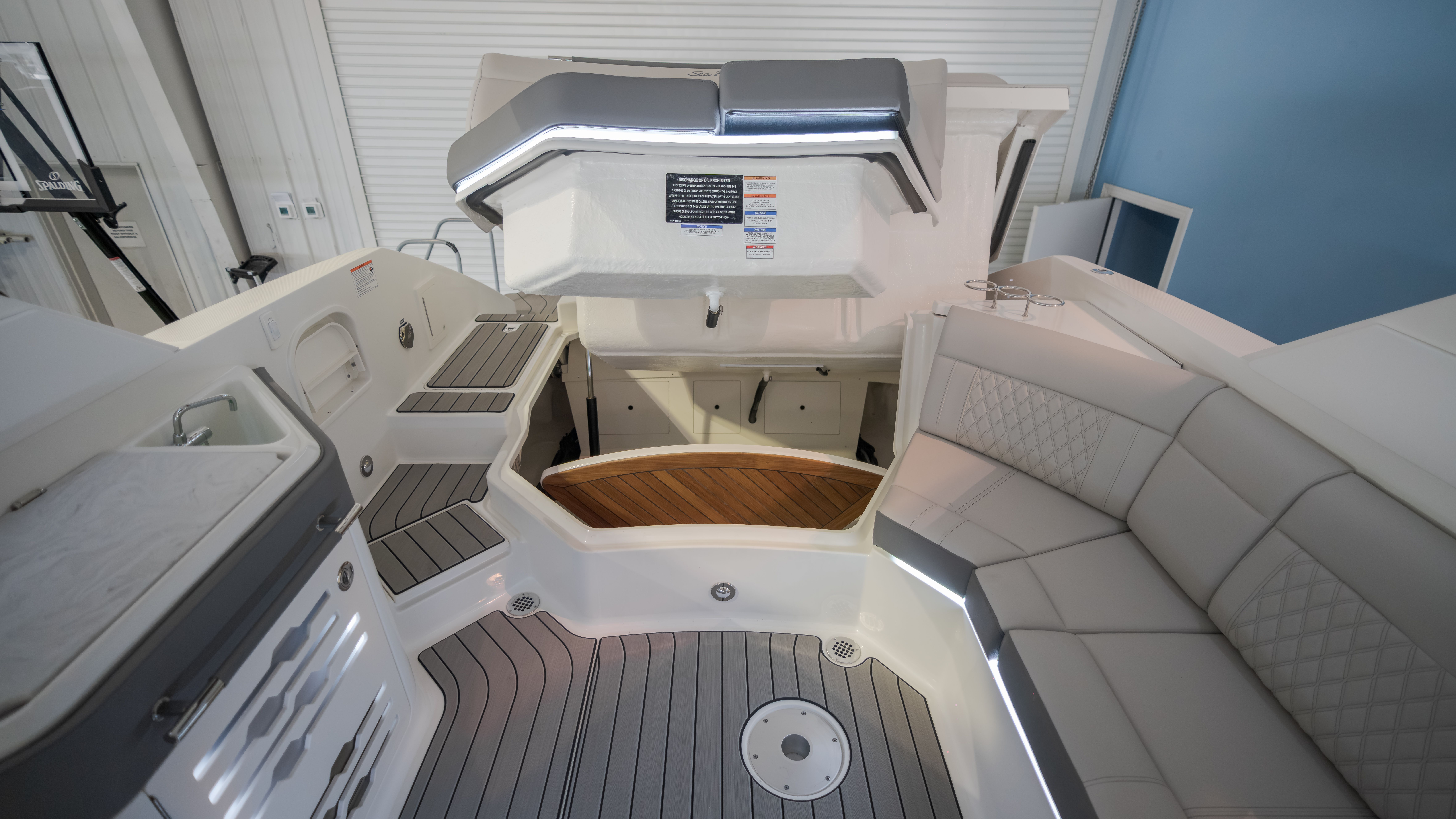 2026 Sea Ray SLX 310 Outboard - 32
