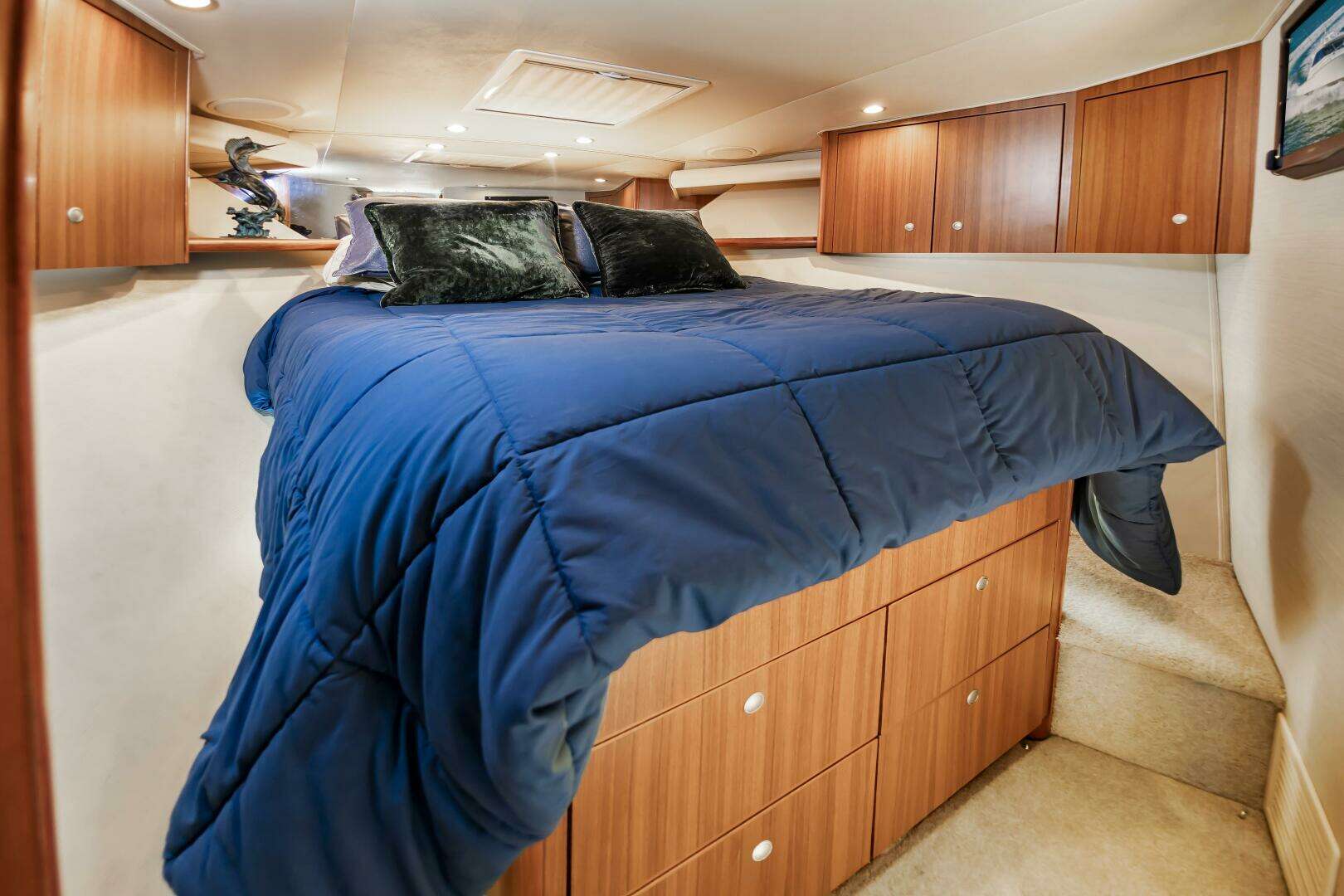 2010 Viking 52 Sport Coupe - Image 39