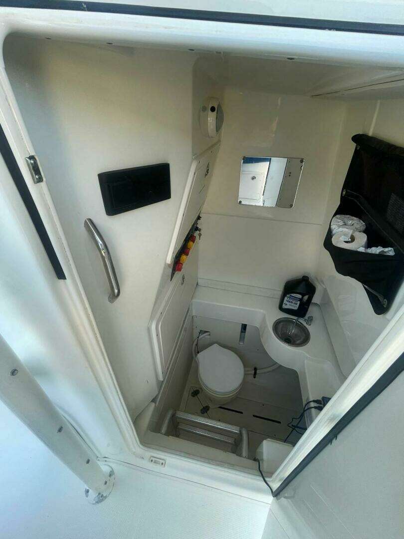 2016 Mako 284 Center Console - Image 19