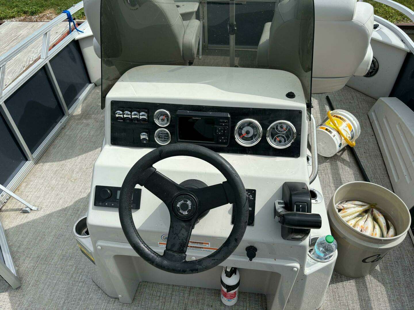 2022 Tahoe GT2585 Center Console Fishing Tritoon - Image 9
