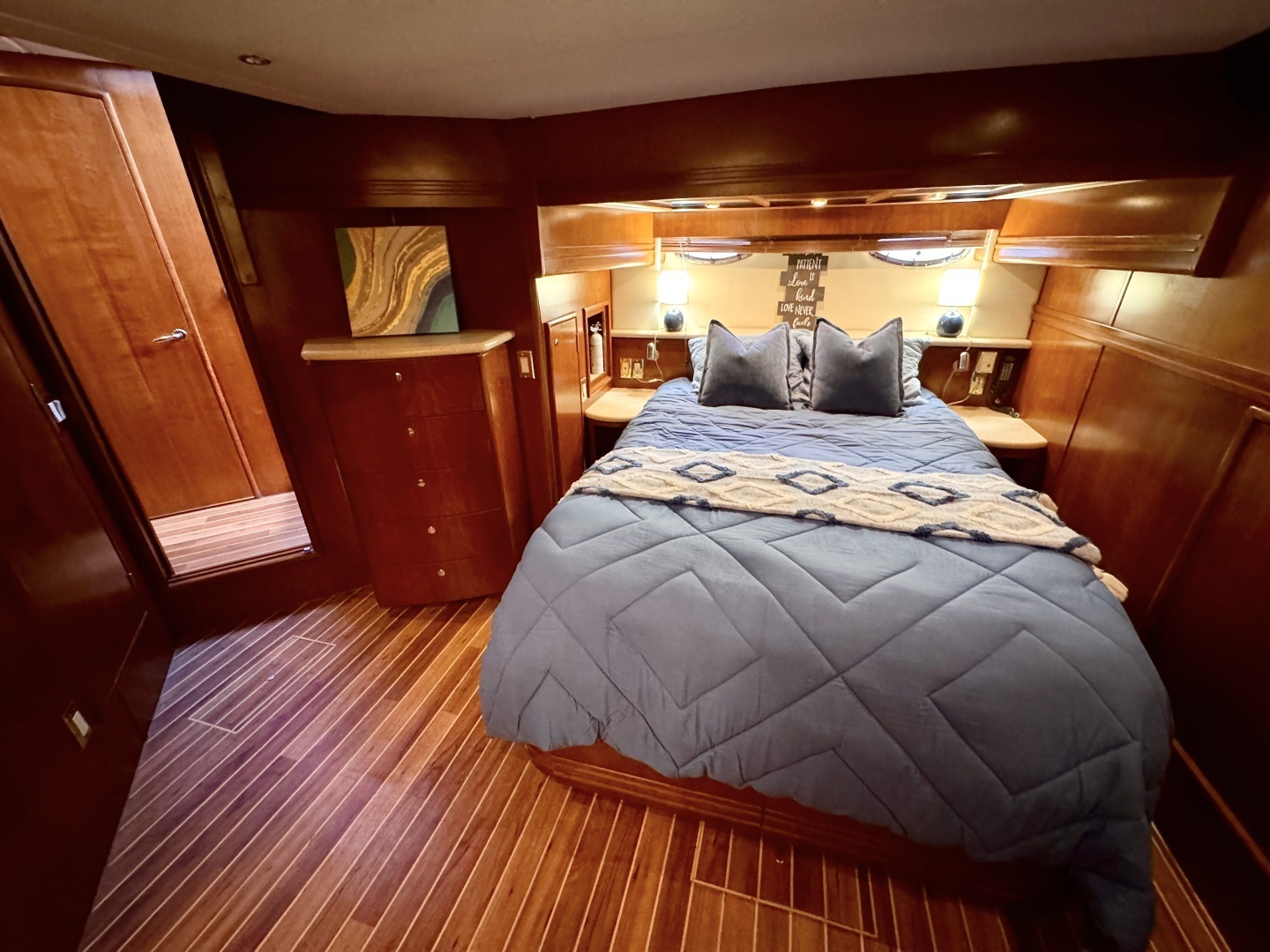 1998 Carver Voyager 530 - Image 12