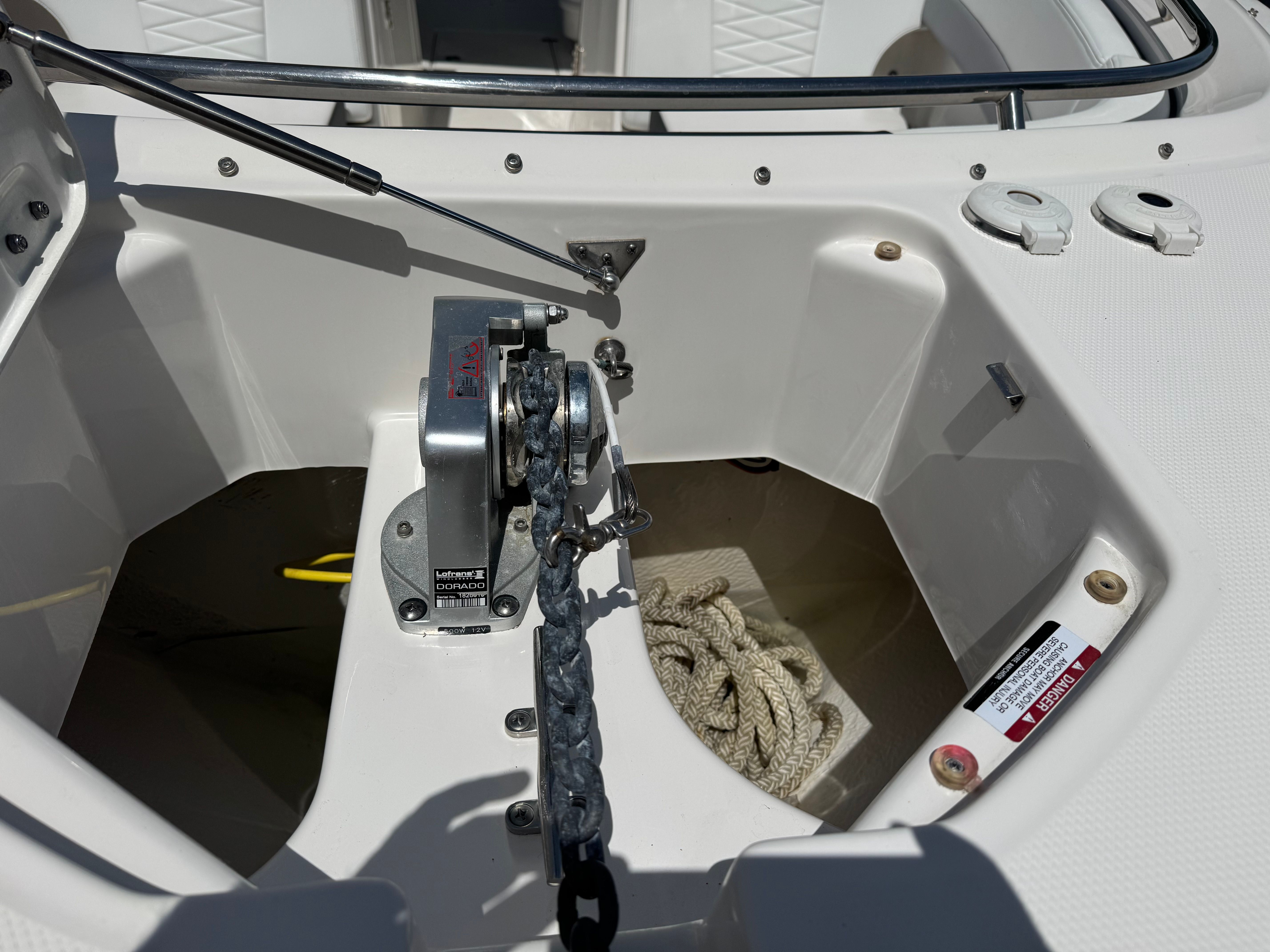 2021 Robalo R247 Dual Console - 15