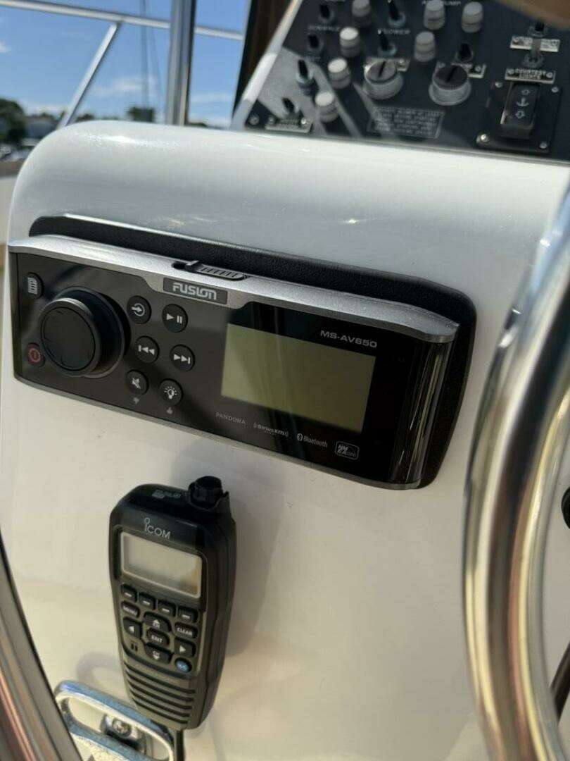 1986 Dusky 26 Custom - Image 14