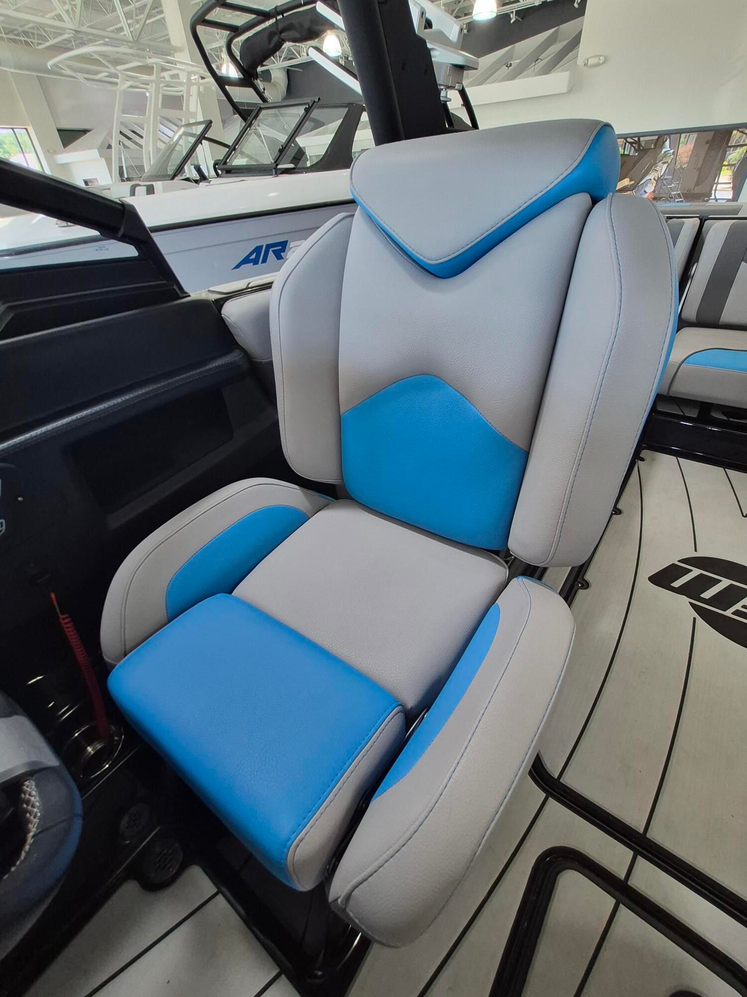 2021 MALIBU 23 LSV - Image 16