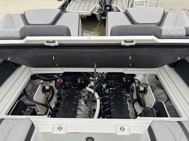 2025 Yamaha Boats 255XD - 10