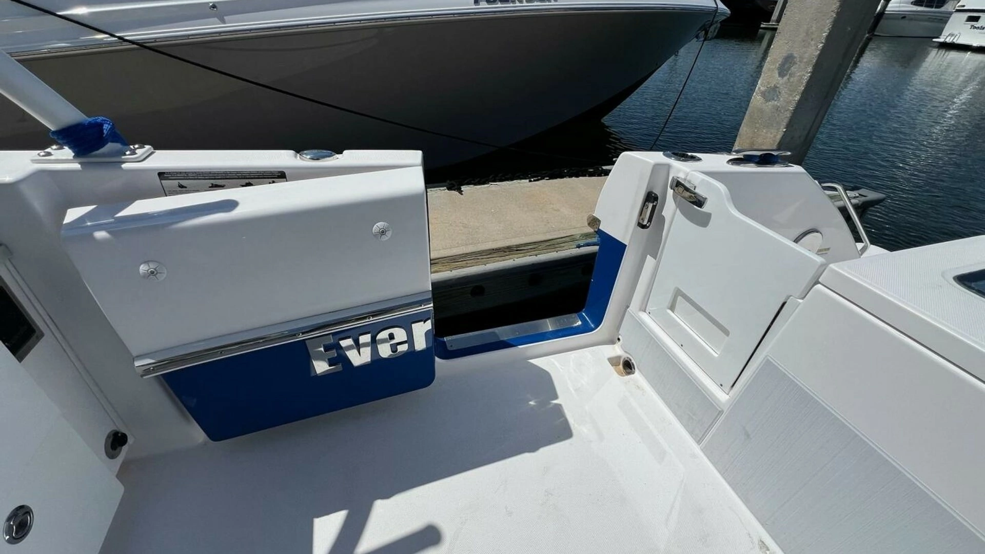 2019 Everglades 340 Dual Console - Image 21