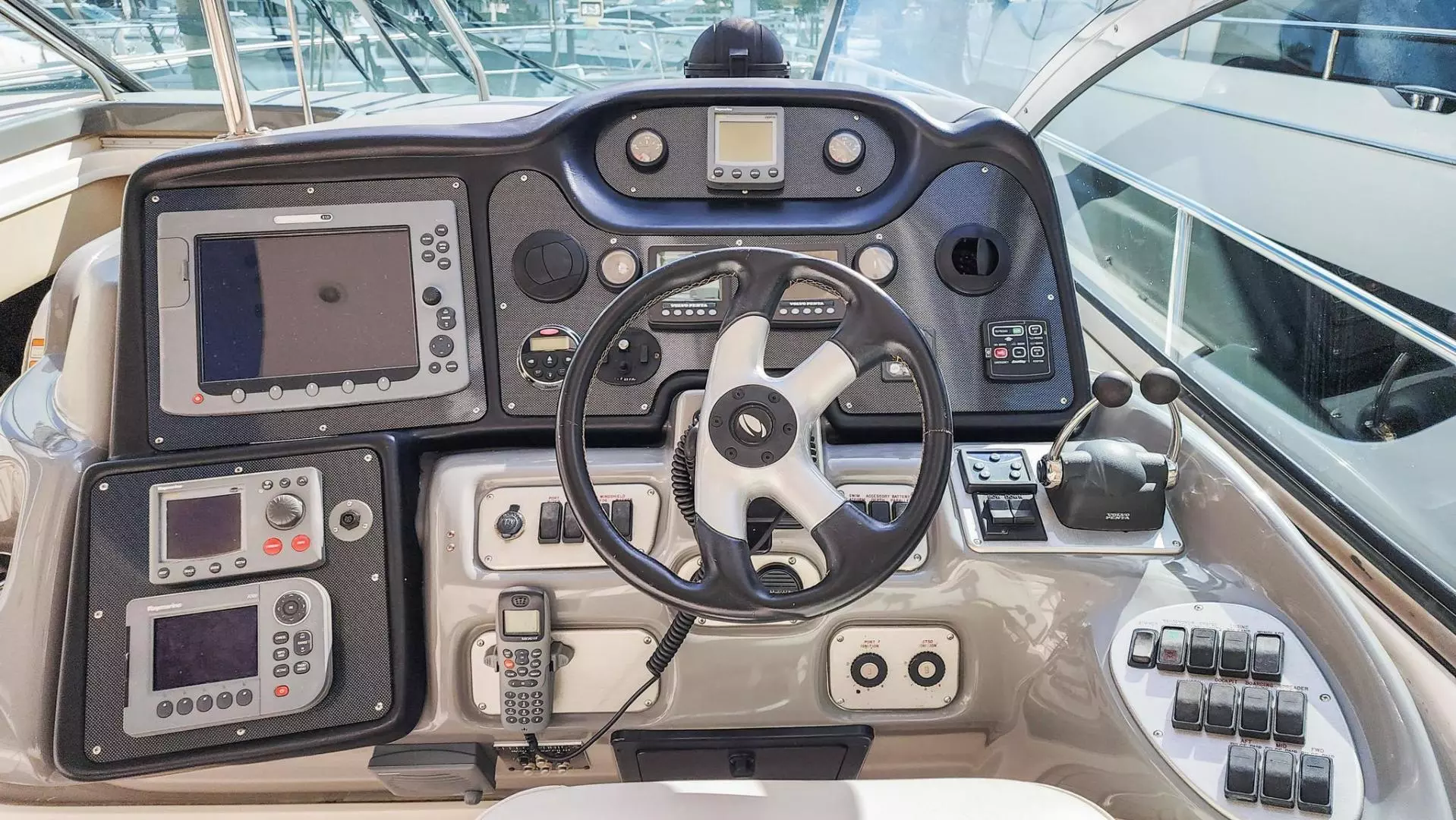 2007 Cruisers 520 Express - Image 14
