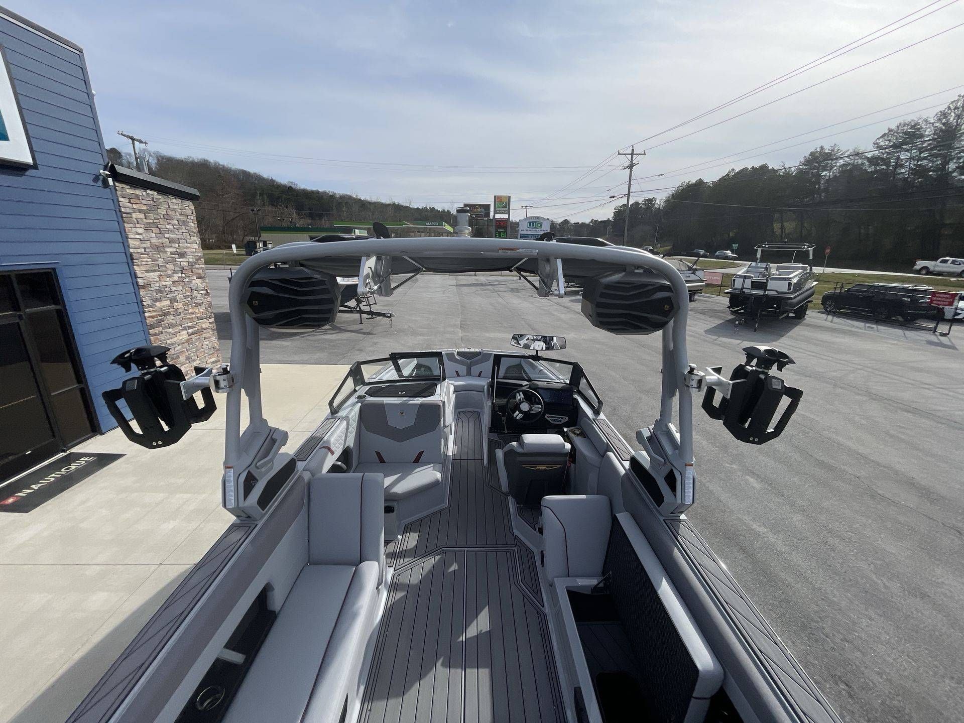 2025 Nautique GS24 - 12
