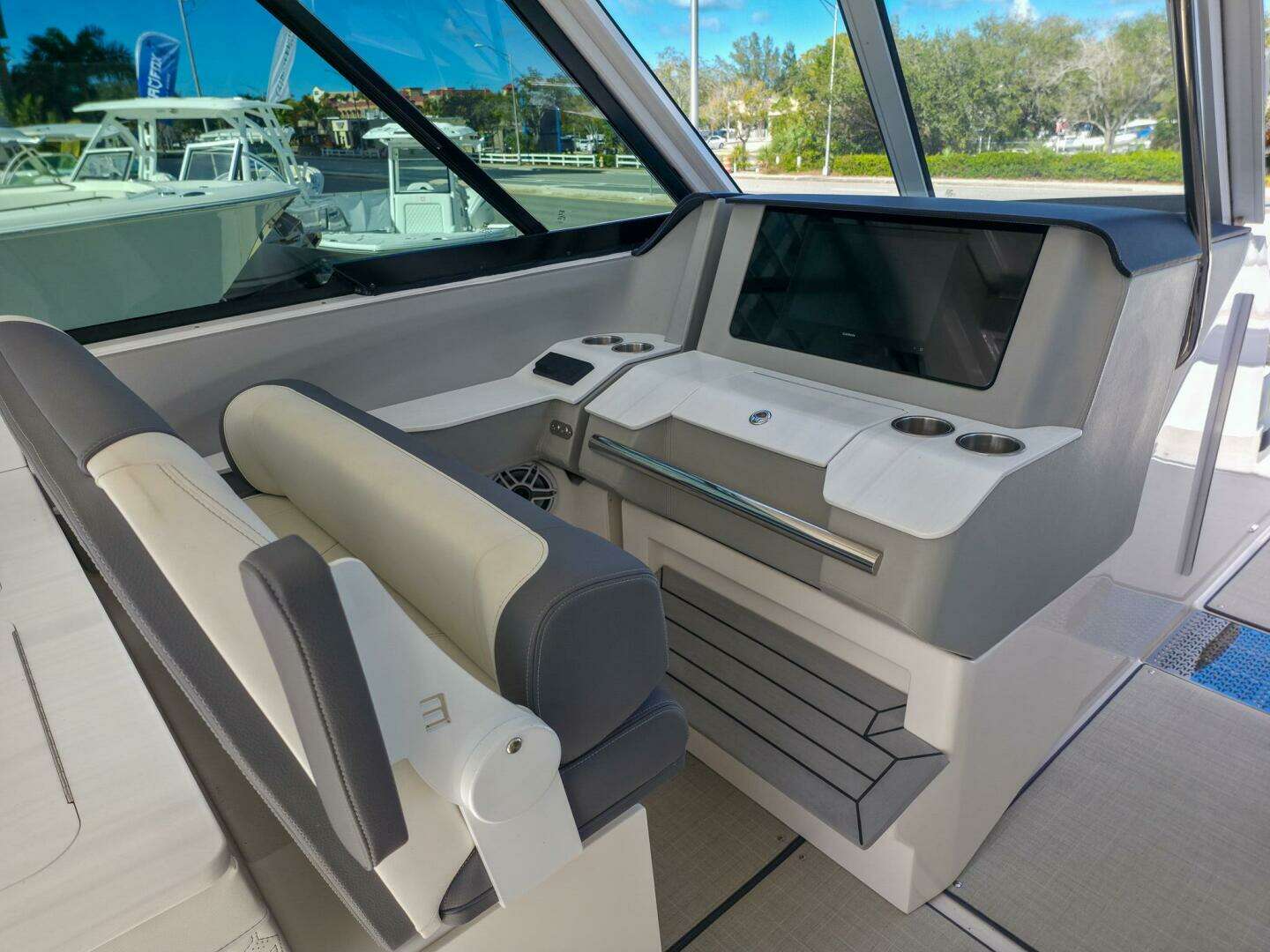 2025 Regal LX36 - Image 18