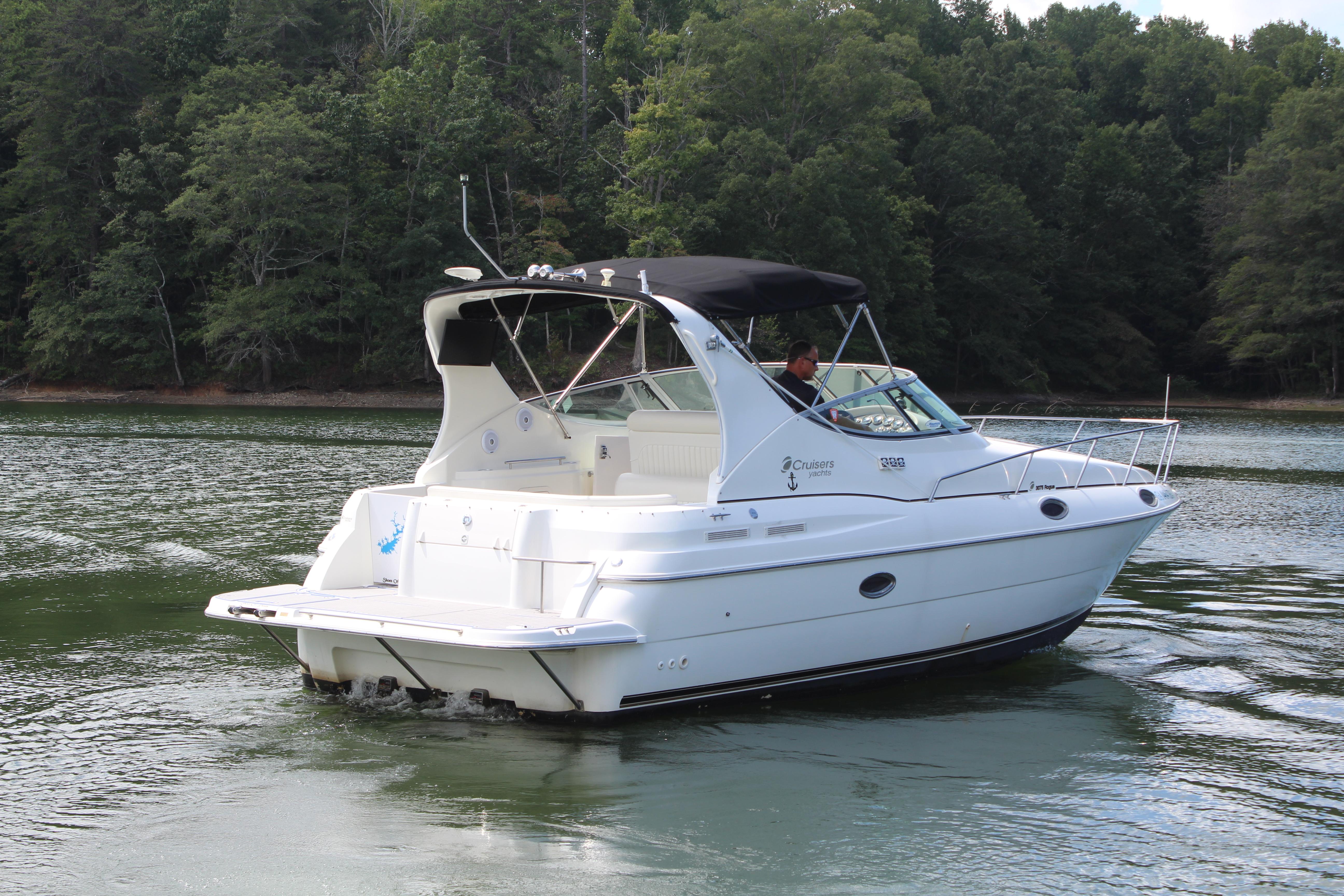 1999 Cruisers Yachts 3075 Rogue - 4