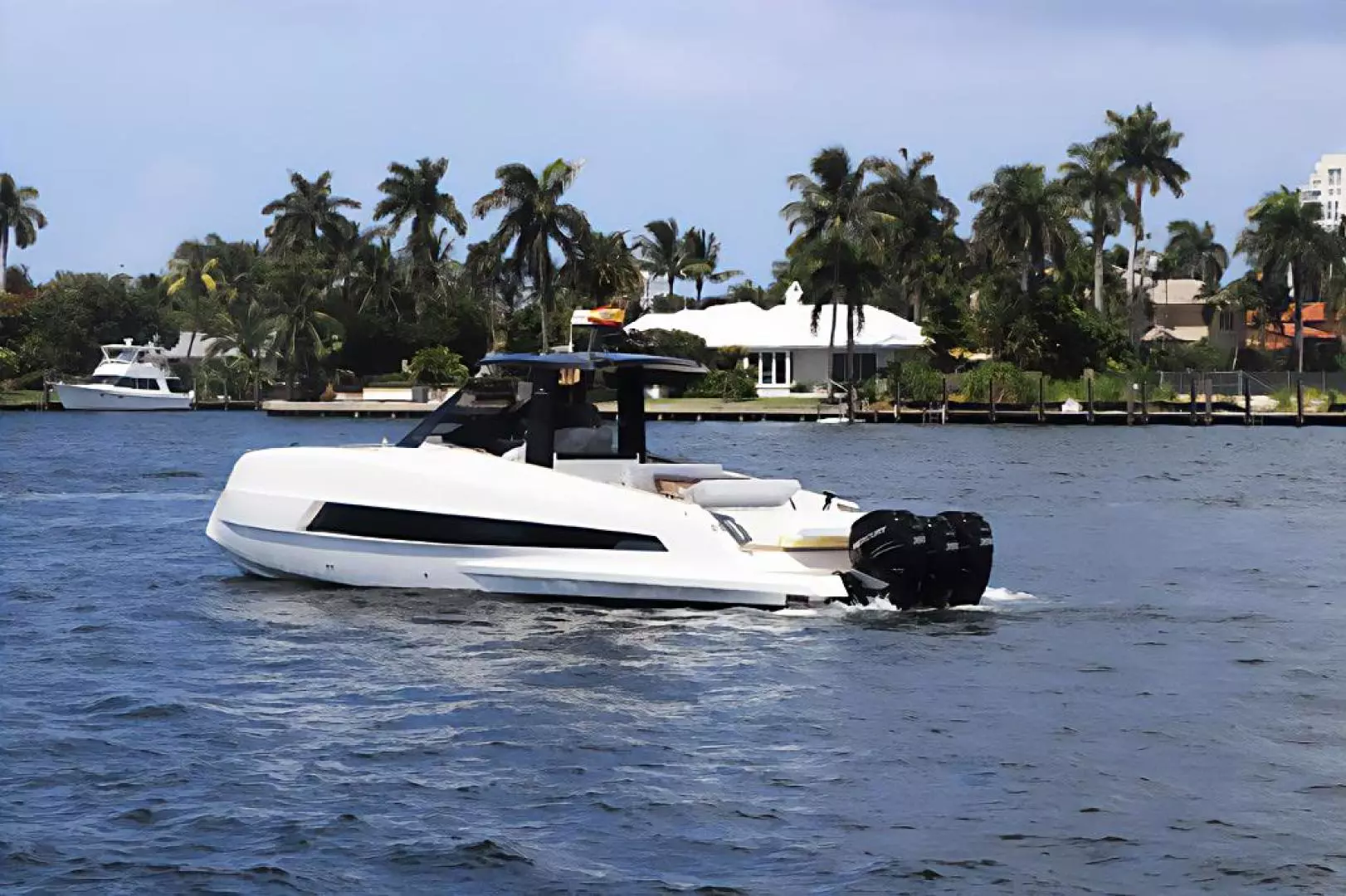2023 Astondoa 377 Coupe Outboard - Image 2