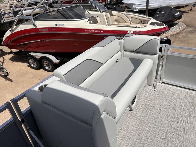 2025 Avalon Venture Cruise Rear Bench 21 FT - 14