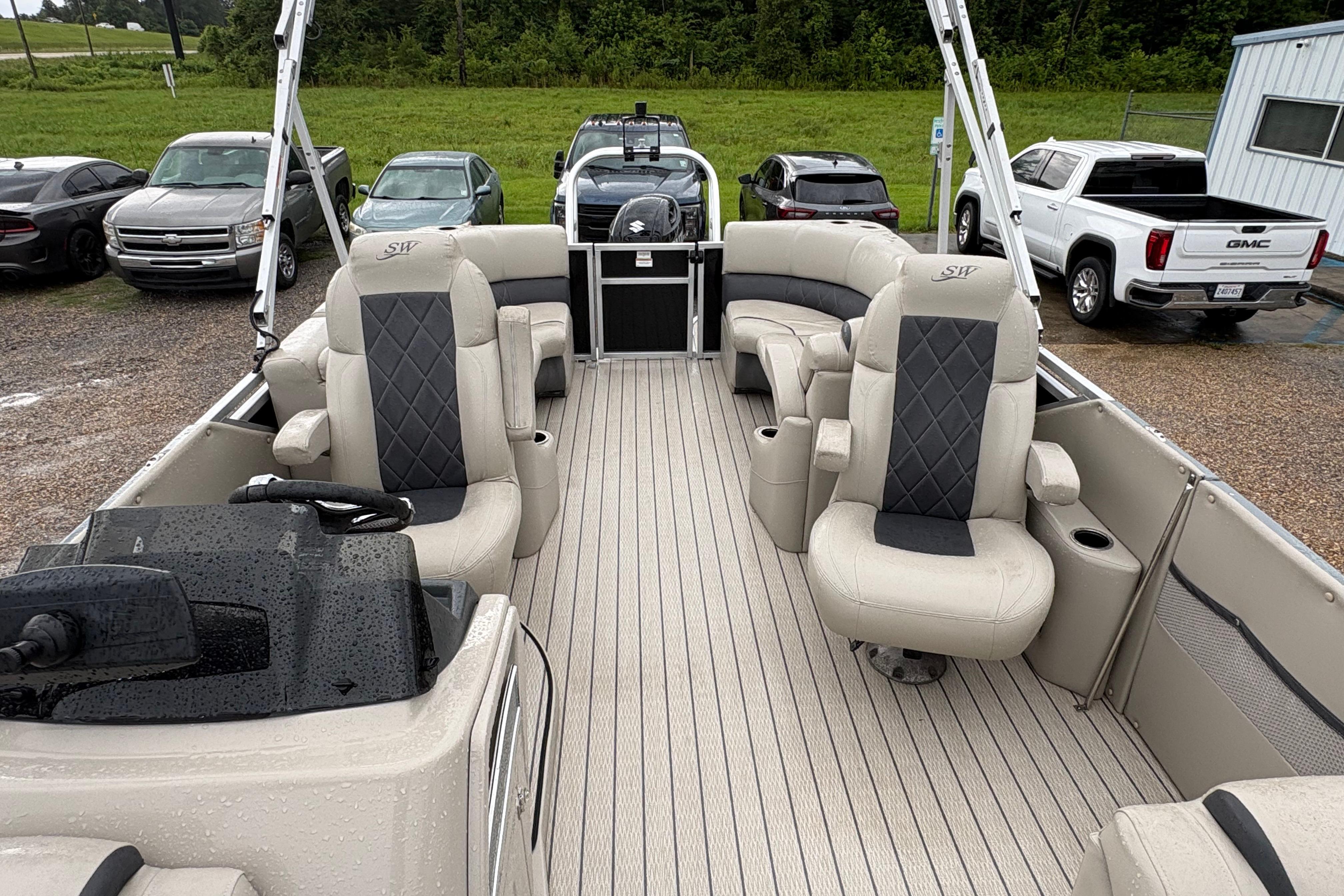 2023 SilverWave 2410 CLS pontoon boat with luxurious seating and modern design.