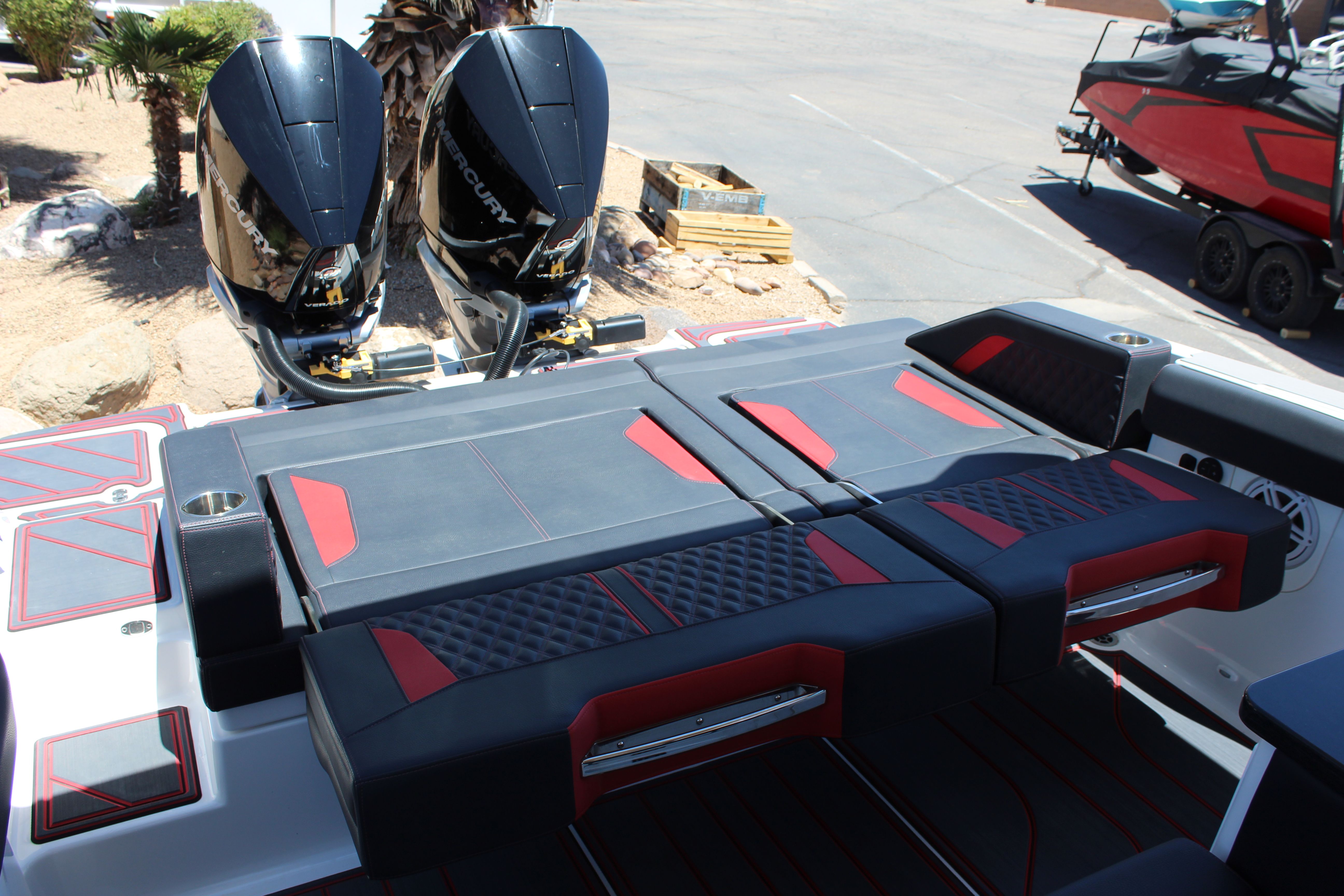 2025 Monterey Elite 30 OB with luxurious seating and dual engines.