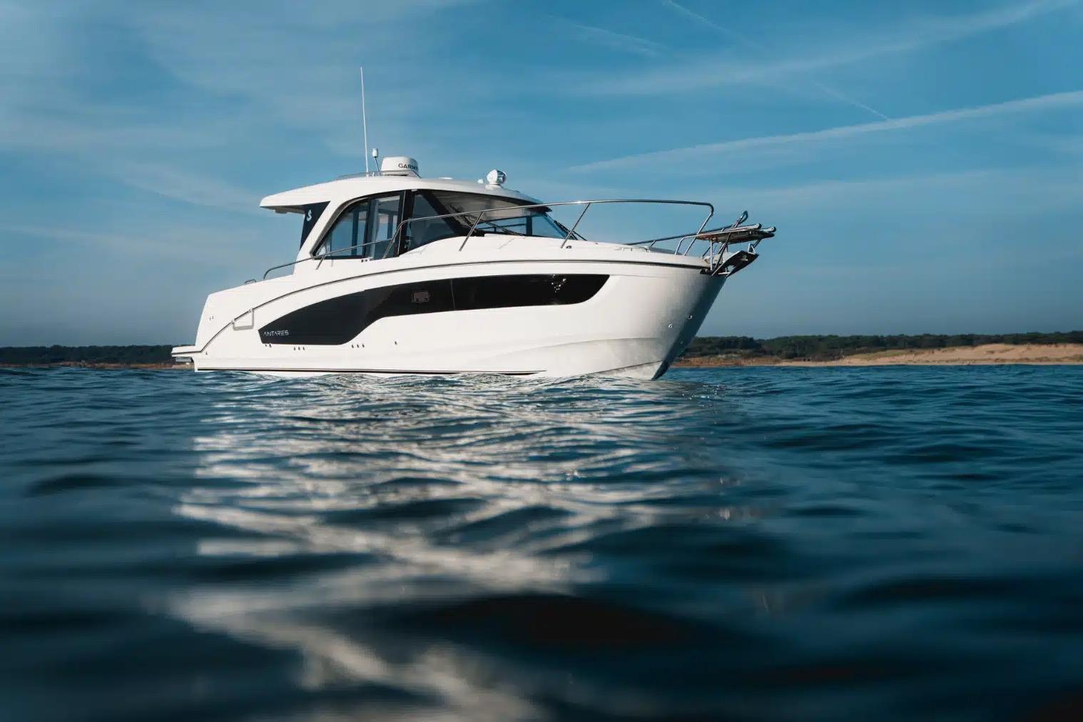 2026 Beneteau Antares 9 V2