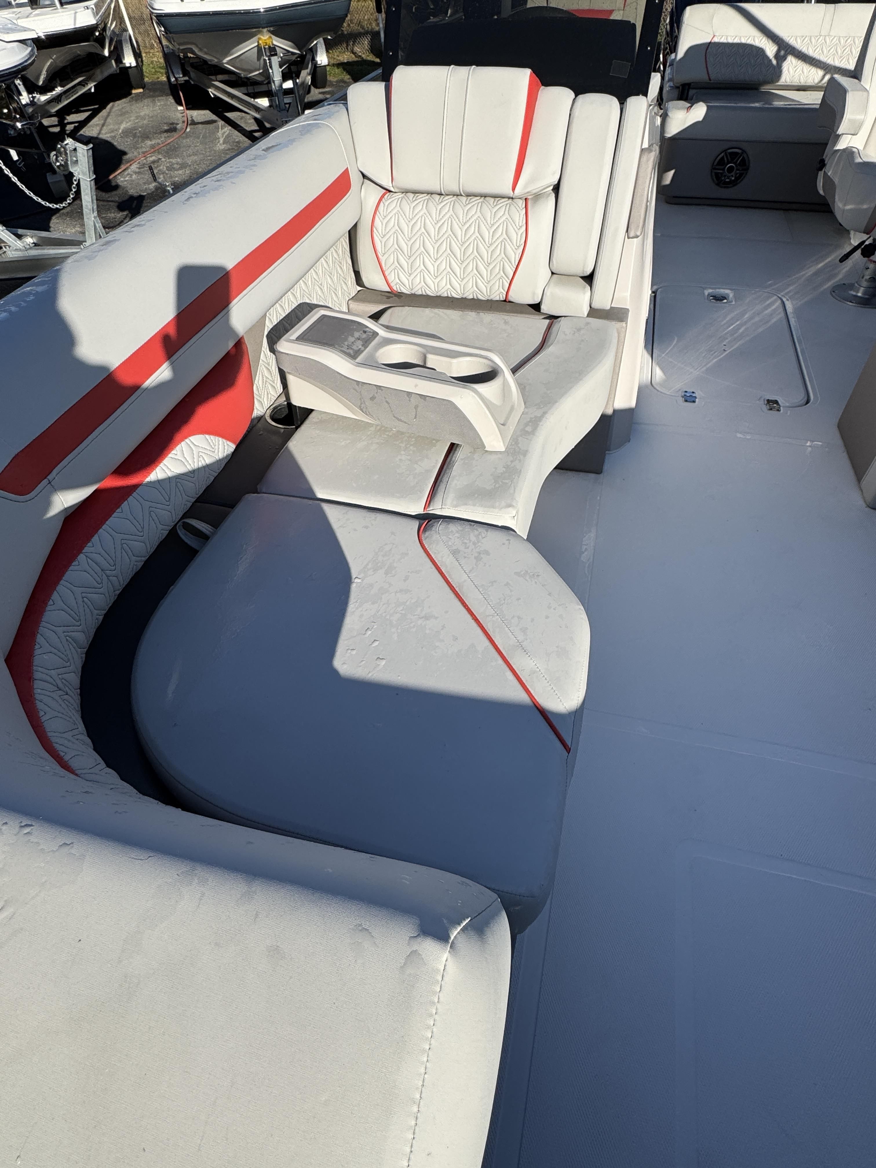 2025 Hurricane FunDeck OB FD 2360 SFL OB - 3