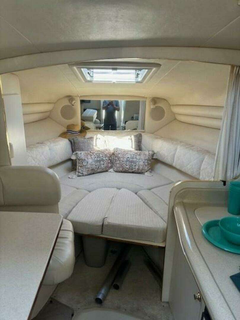 2000 Sea Ray 270 Sundancer - Image 2
