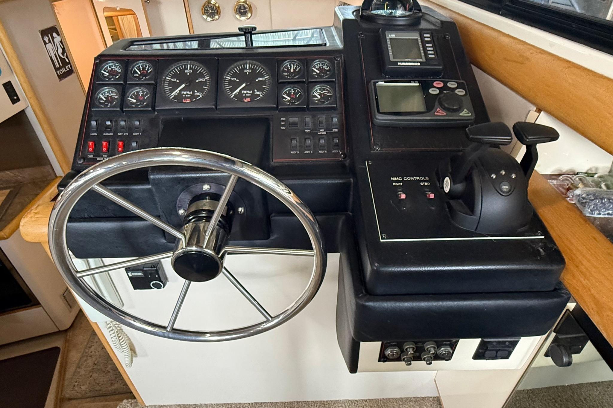Bayliner 4387 - Helm
