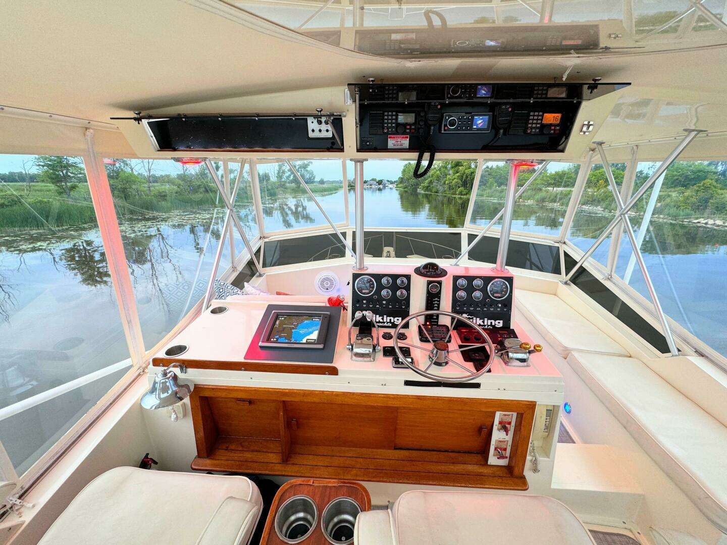 1987 Viking 48 Motor Yacht - Image 11