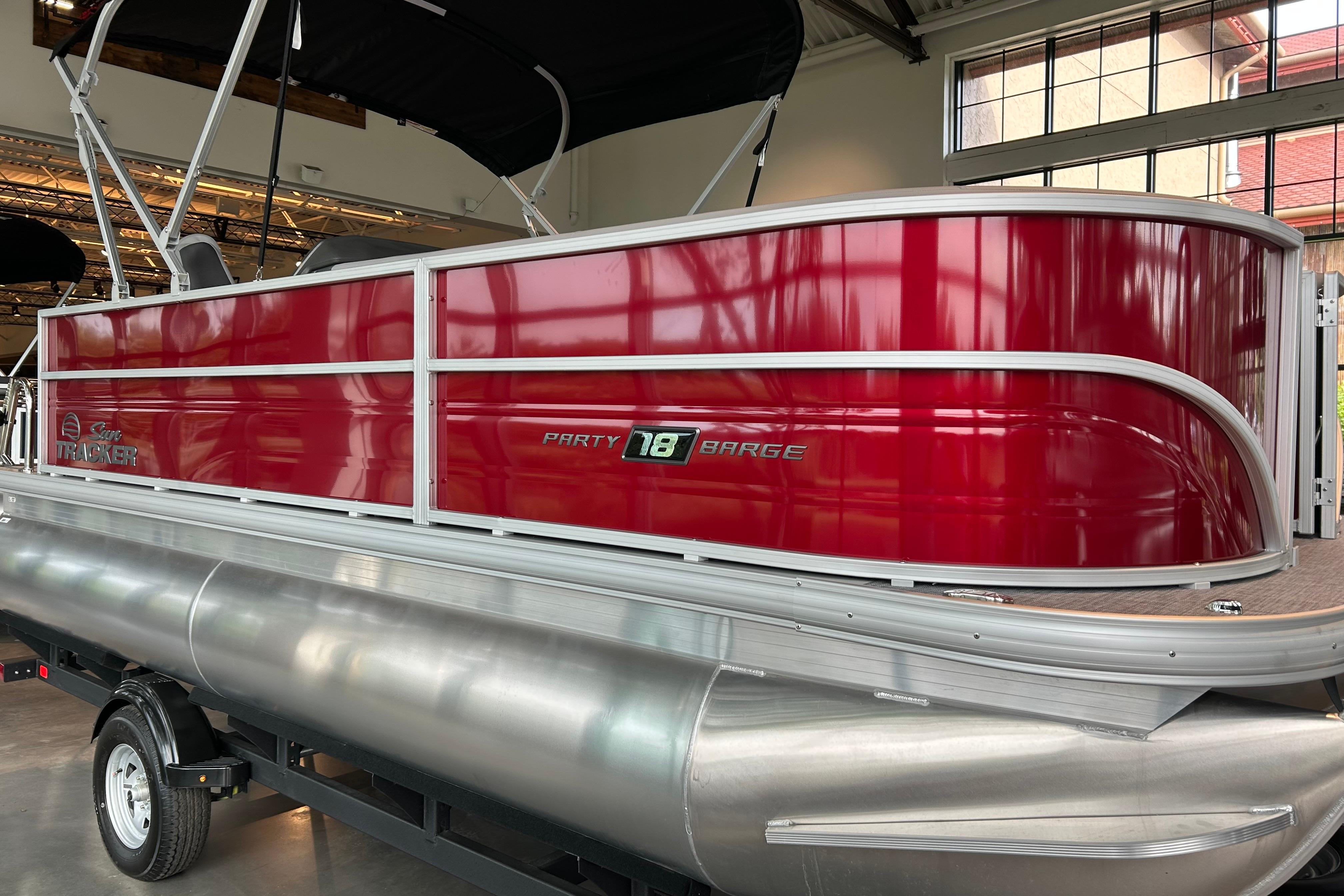 2026 Sun Tracker Party Barge 18 DLX