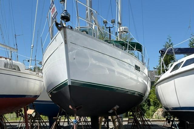 2000 Beneteau Oceanis 321 sailboat on dry dock, white hull, clear blue sky.