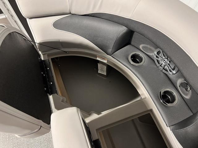 2025 BARLETTA BOATS Aria A22CC - 21