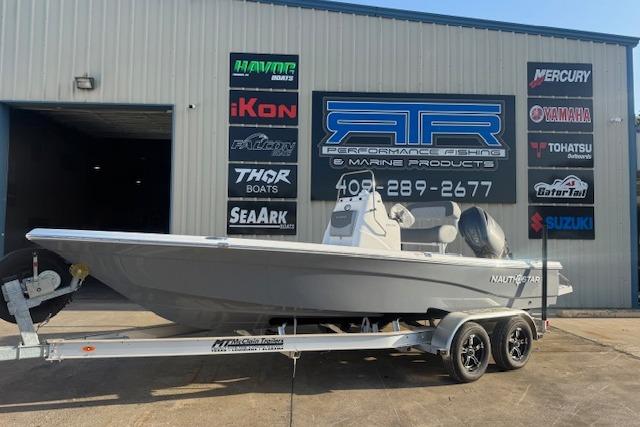 2025 NauticStar 214 Bay