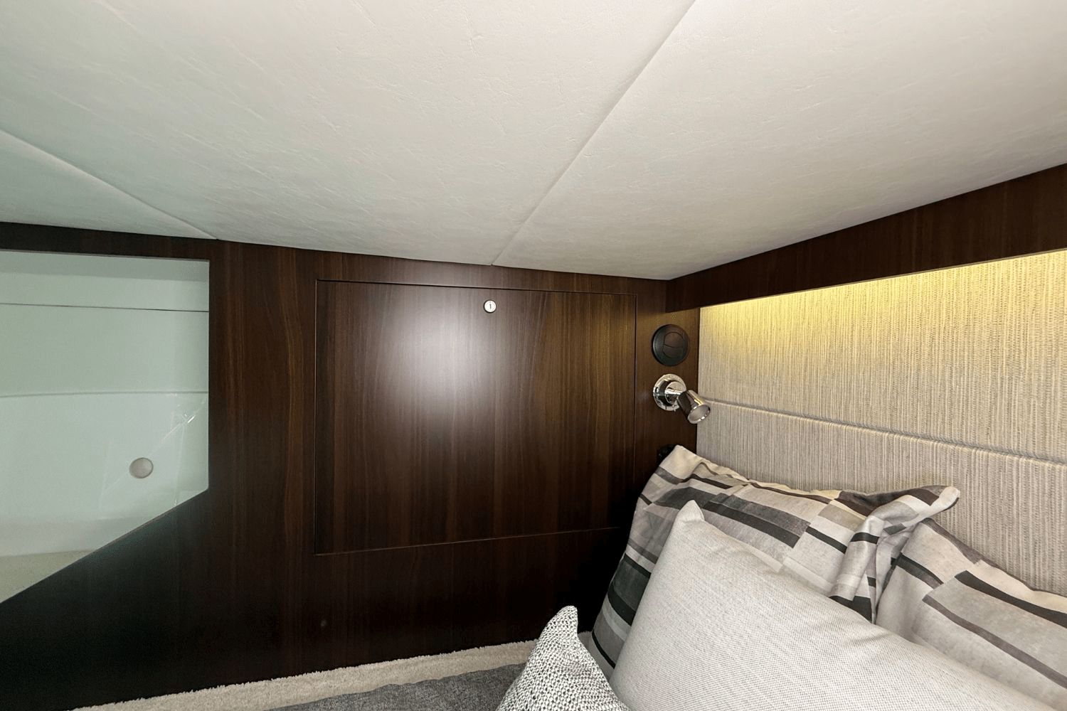 2026 Cruisers Yachts 38 GLS - 55