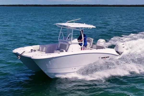2026 Twin Vee 240 GFX2 CC