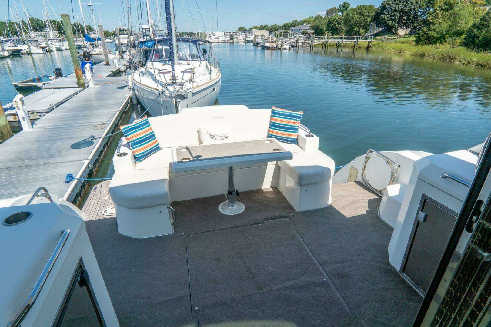 2013 Cruisers Yachts 48 Cantius - Image 12