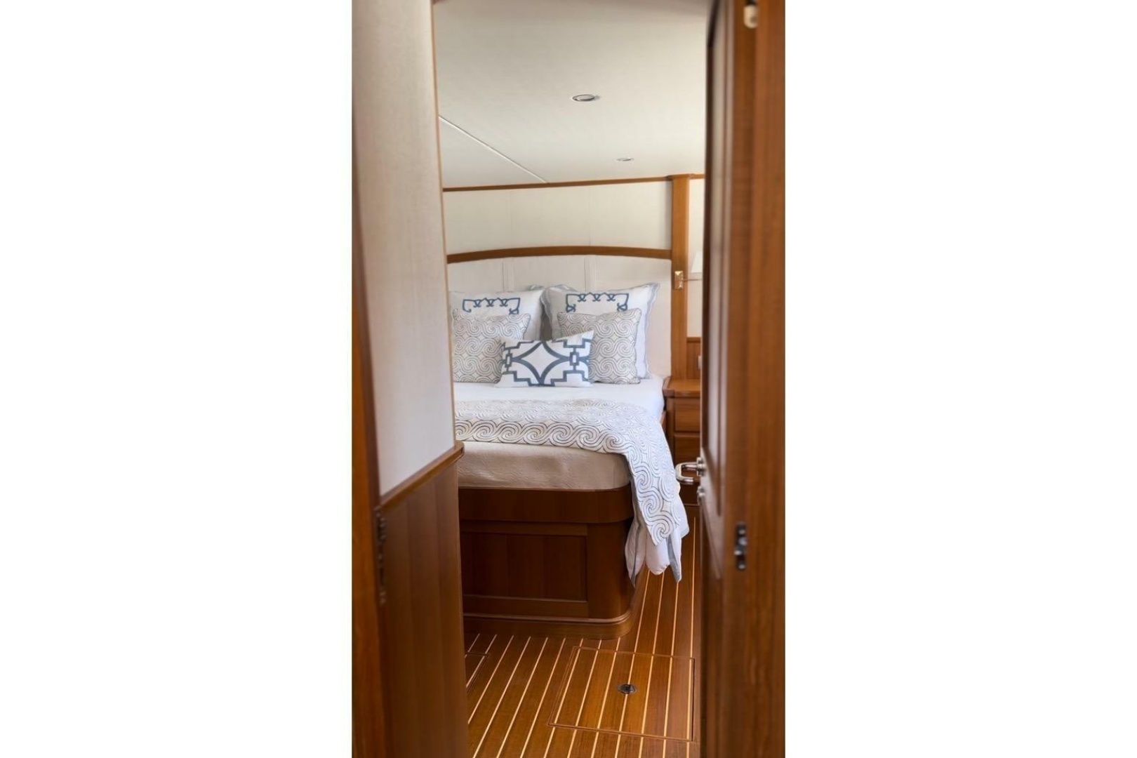 2027 Hunt Yachts Ocean 63 Flybridge - Image 10
