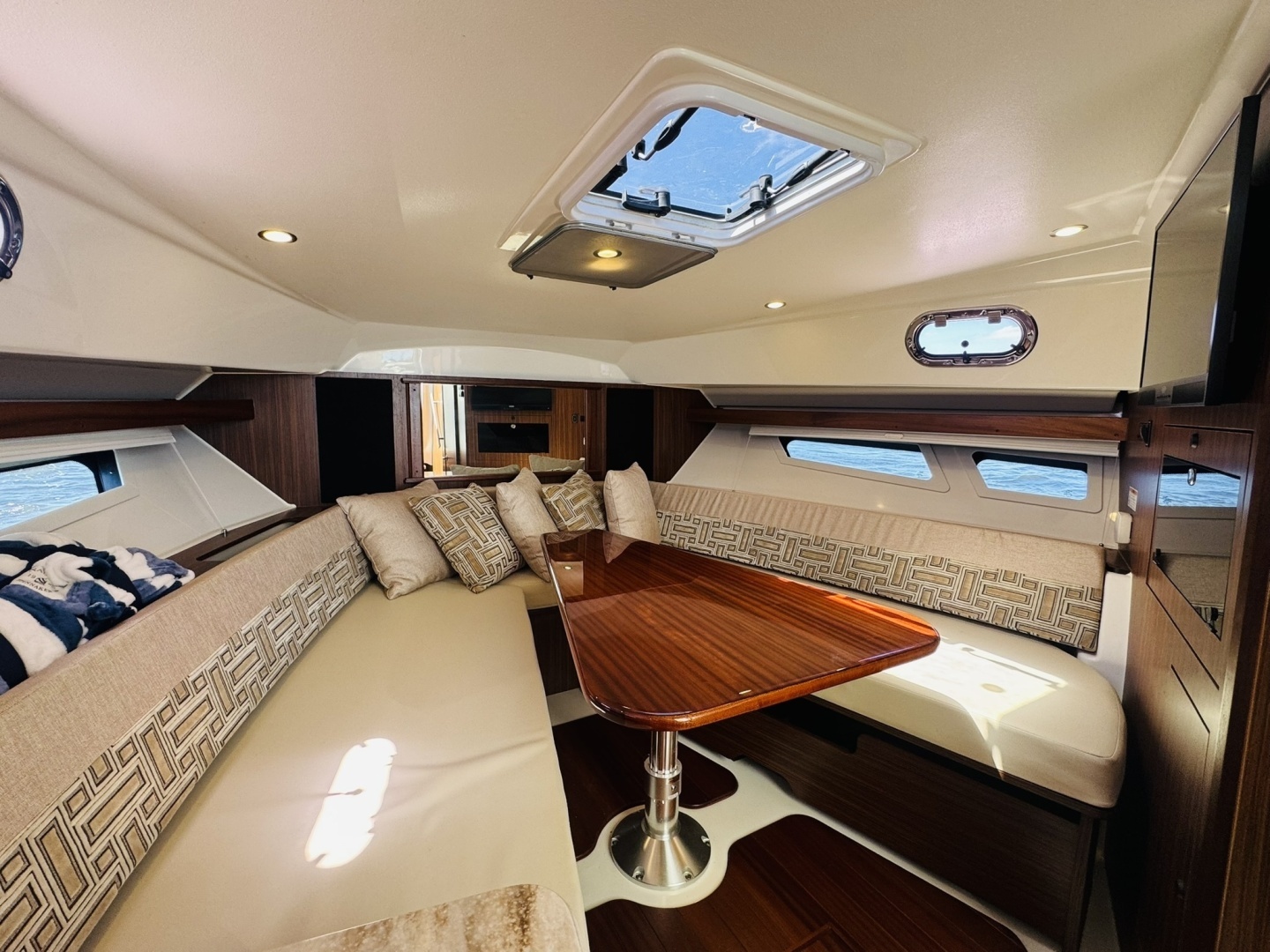 2021 Pursuit OS 355 - Image 38