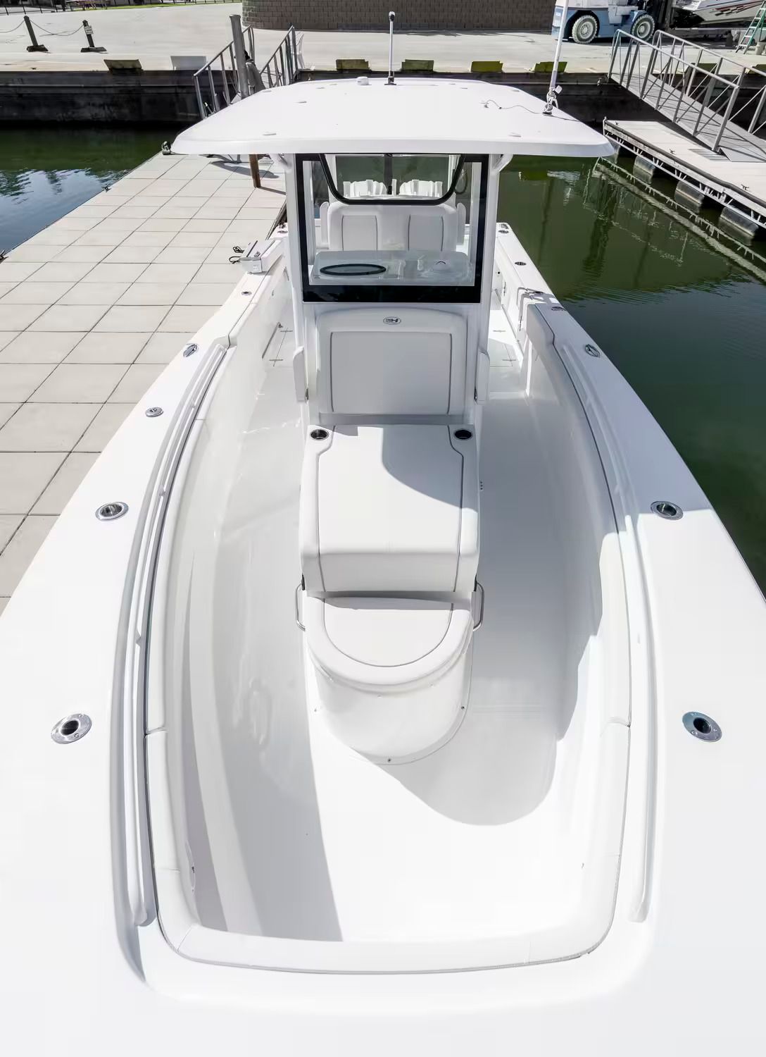 2027 Sea Hunt Gamefish 28 Coffin Box - 9