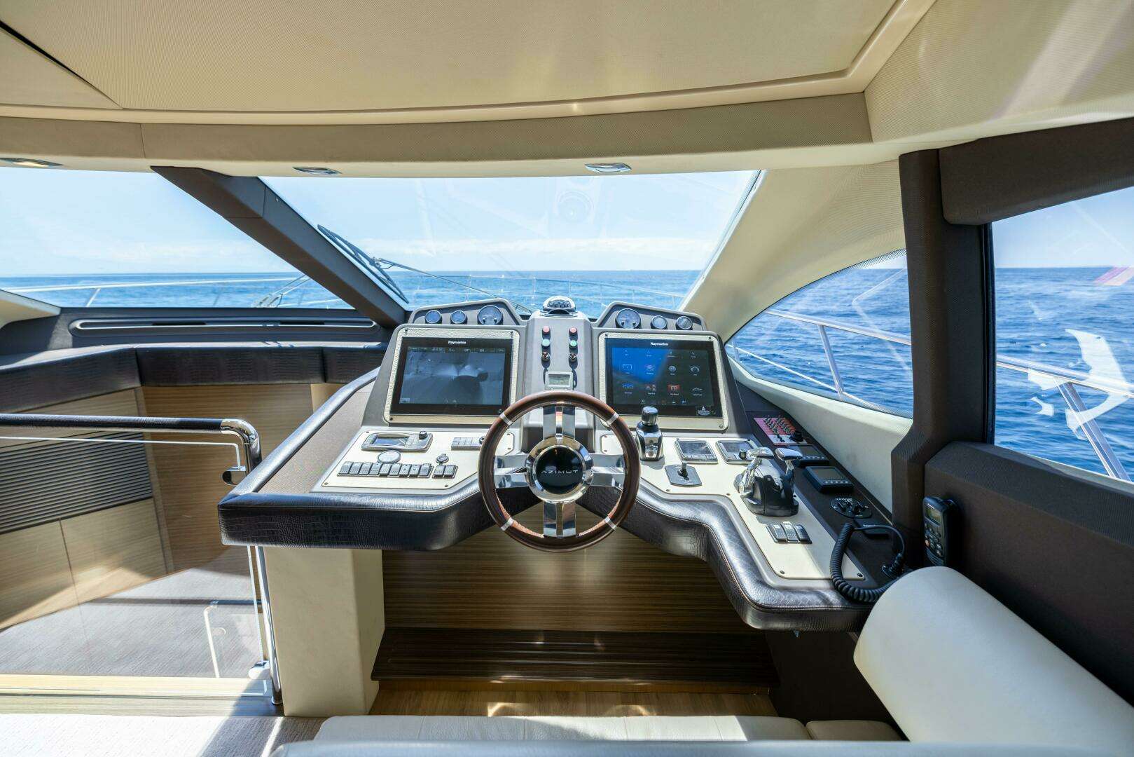 2015 Azimut 64 Flybridge - Image 9