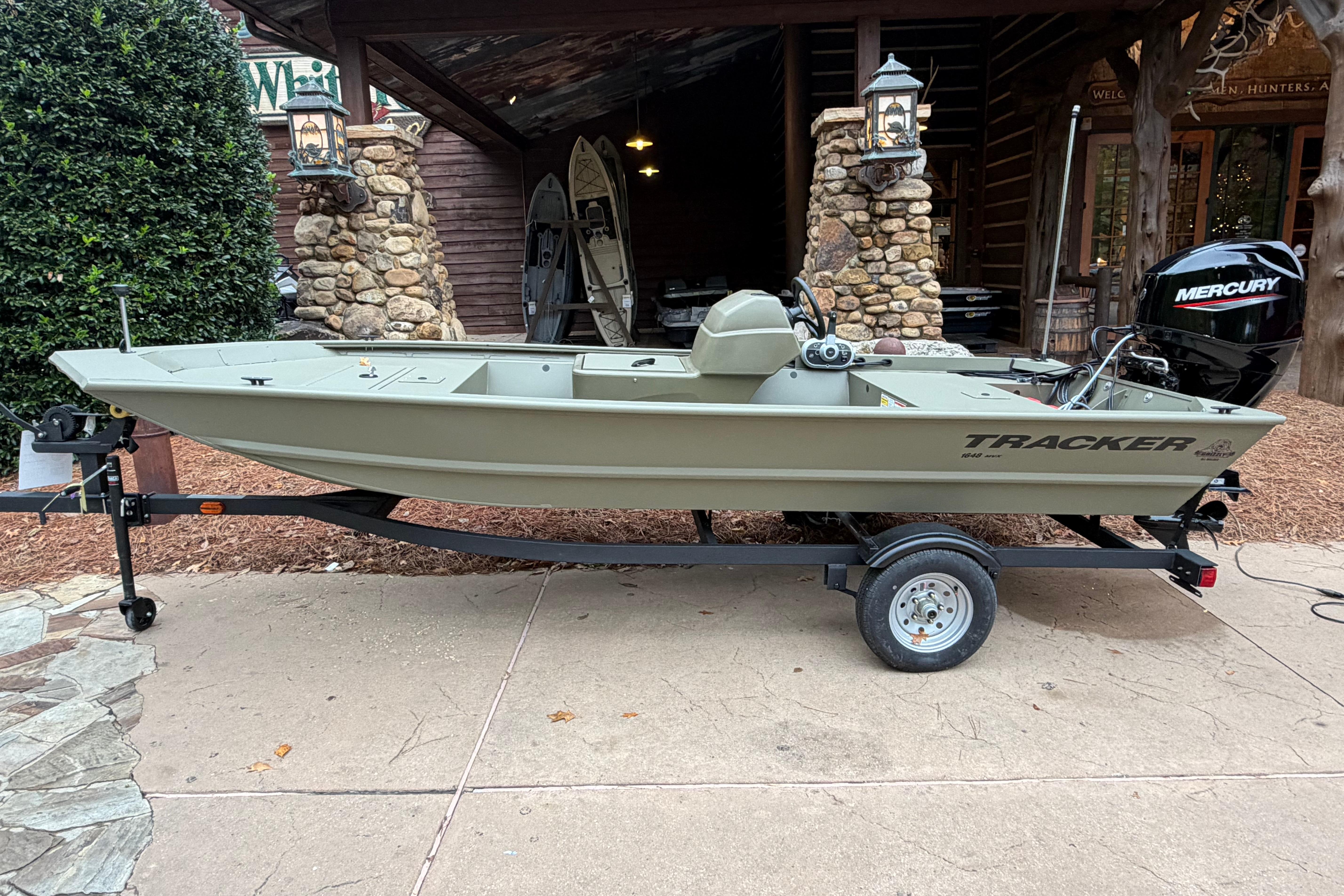 2026 Tracker Grizzly 1648 SC