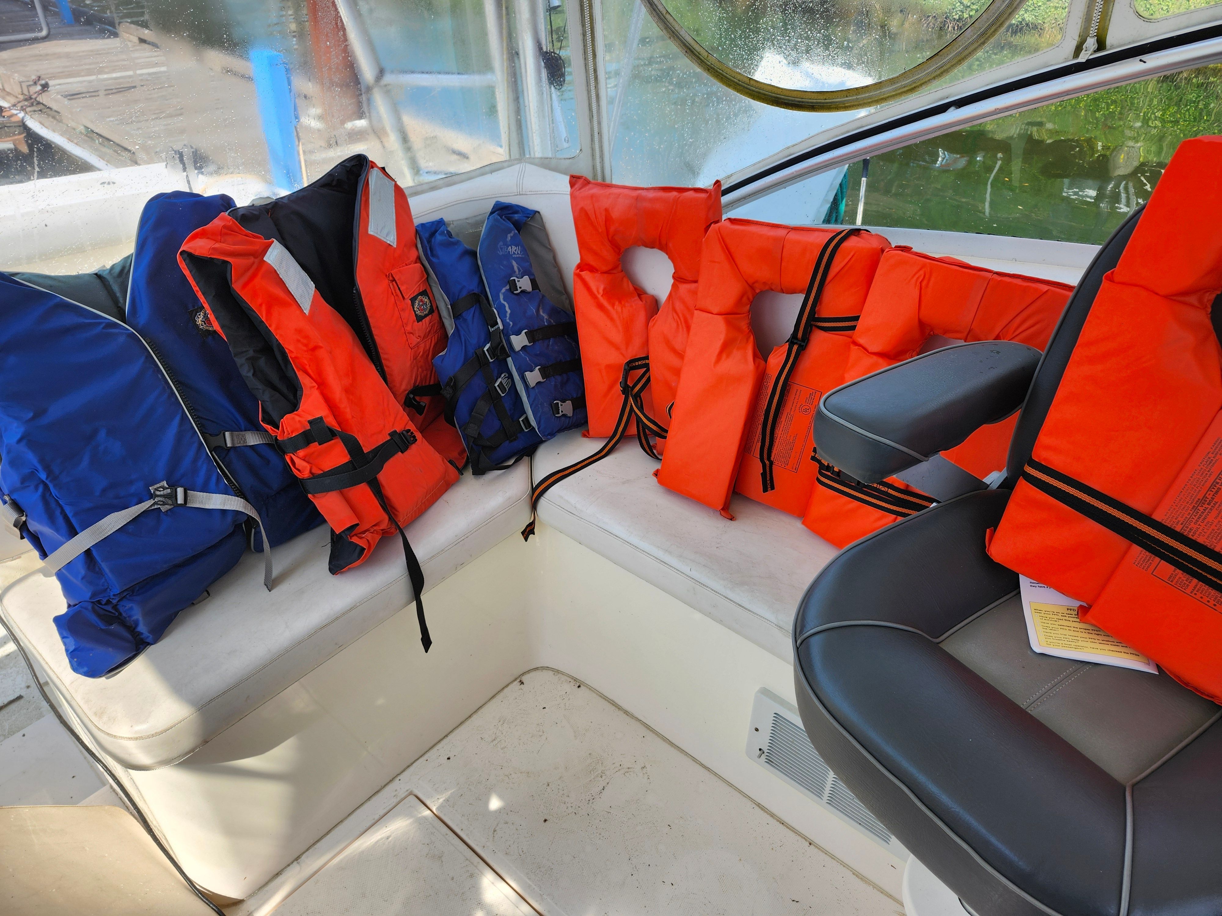 2004 Albemarle 320 Express Fisherman - 12