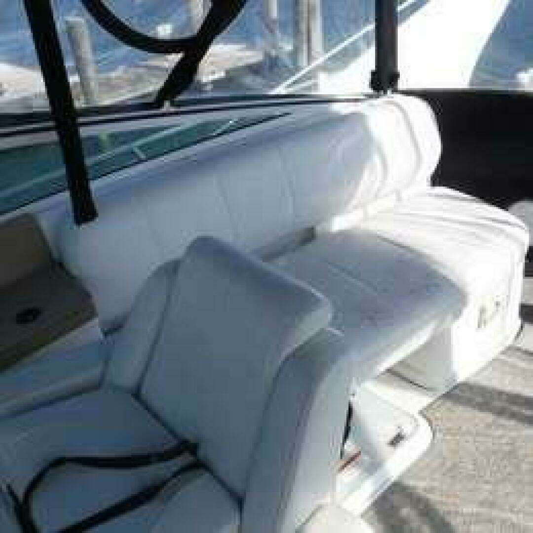 2001 Carver 350 Mariner - Image 14
