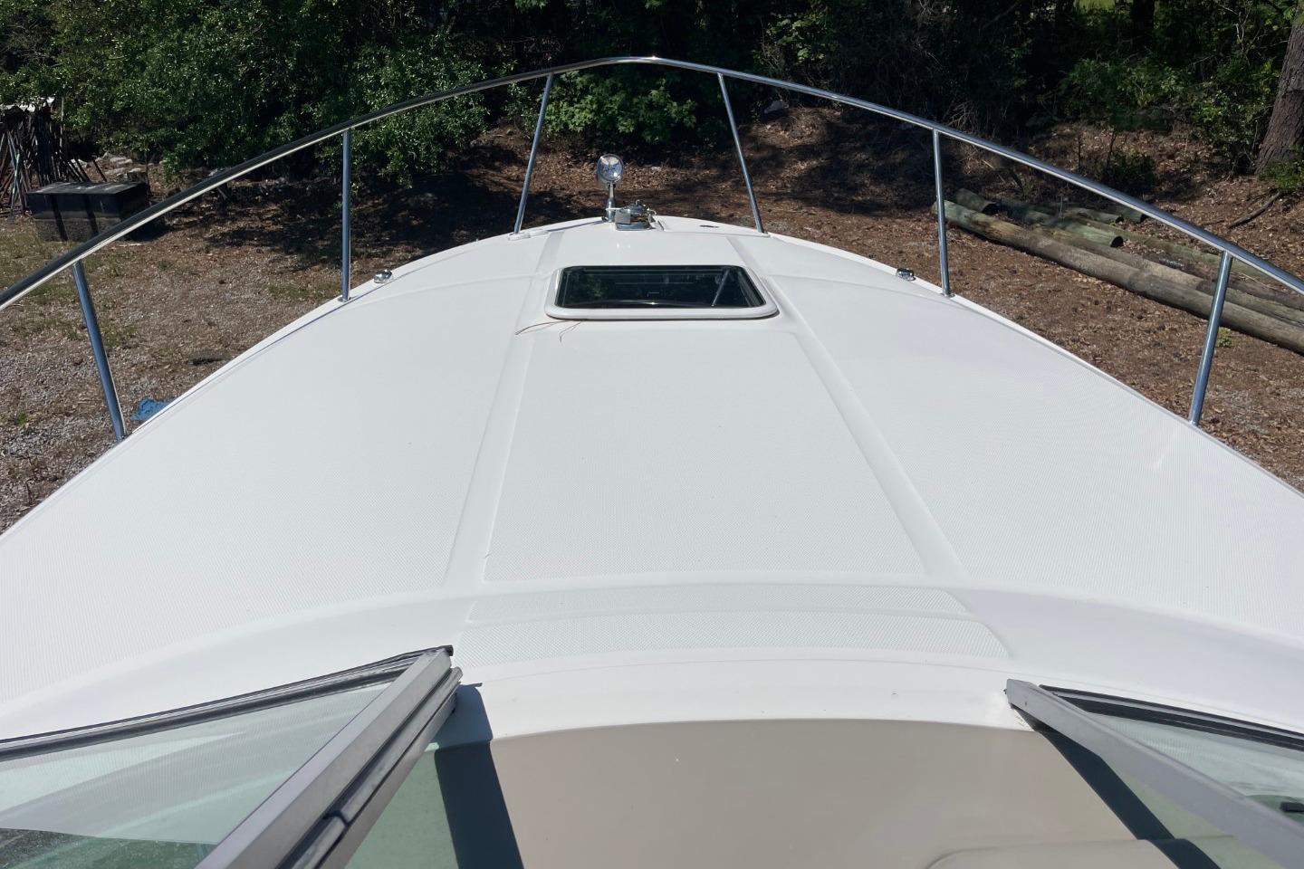 2008 Sea Ray Sundancer 280 boat deck with railing, viewed from the cockpit.