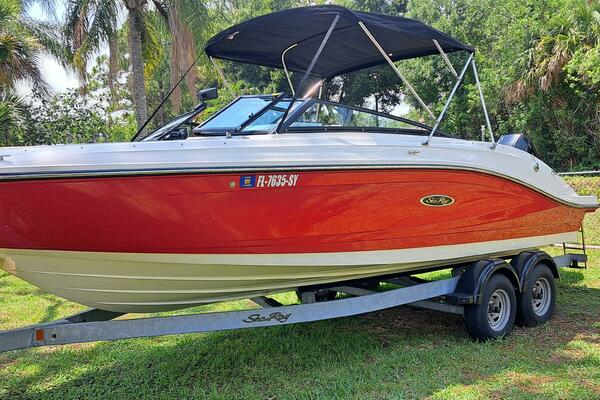 2019 Sea Ray SPX 230 OB