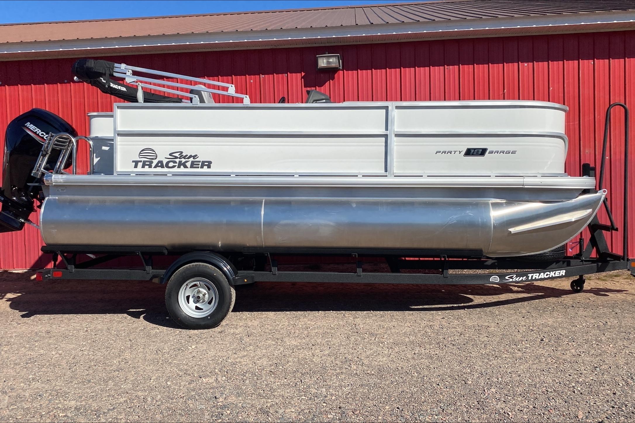 2026 Sun Tracker Party Barge 18 DLX