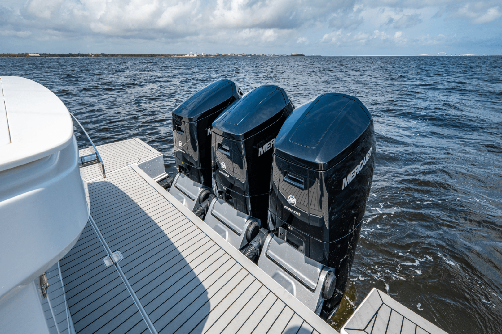 2025 Cruisers Yachts 50 GLS - Image 19