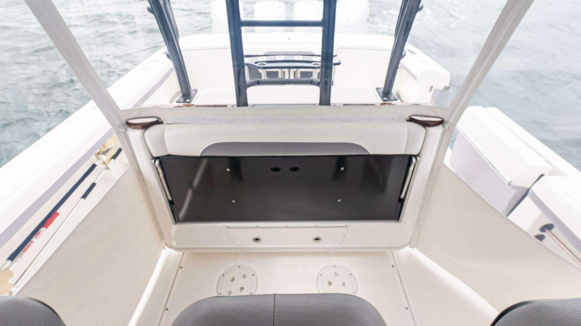 2017 Everglades 435 CC - Image 25