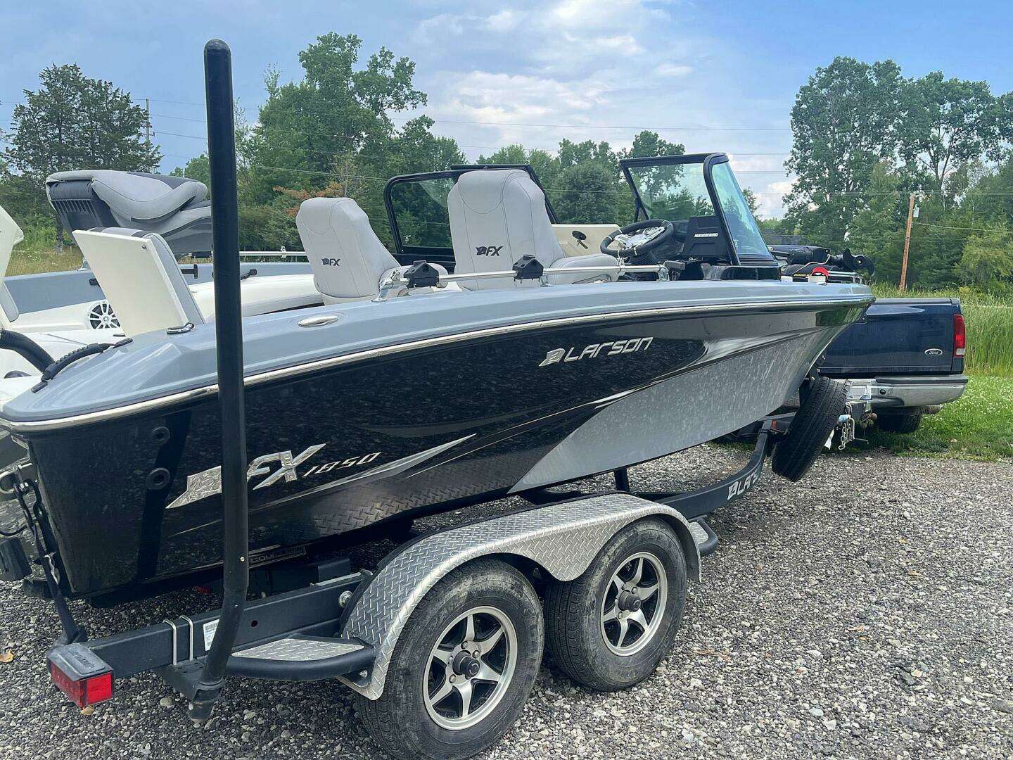 2018 Larson FX 1850 DC - Image 2