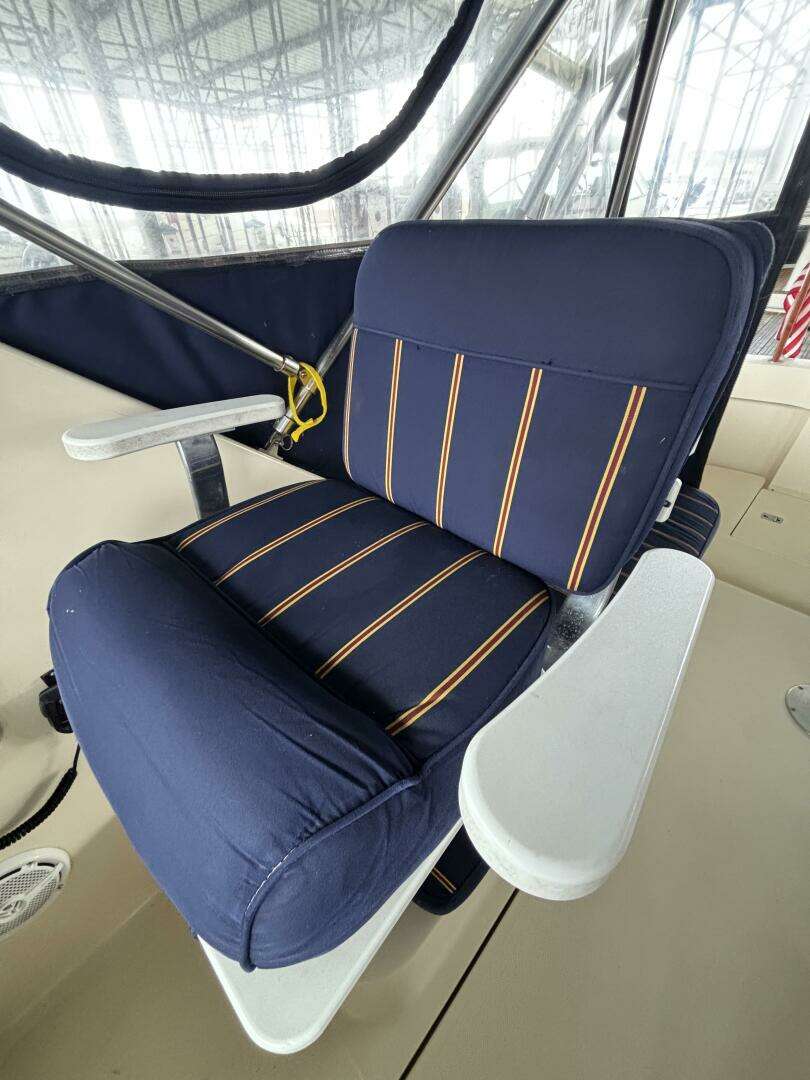 2004 Mainship Pilot 30 Rum Runner II - Image 21