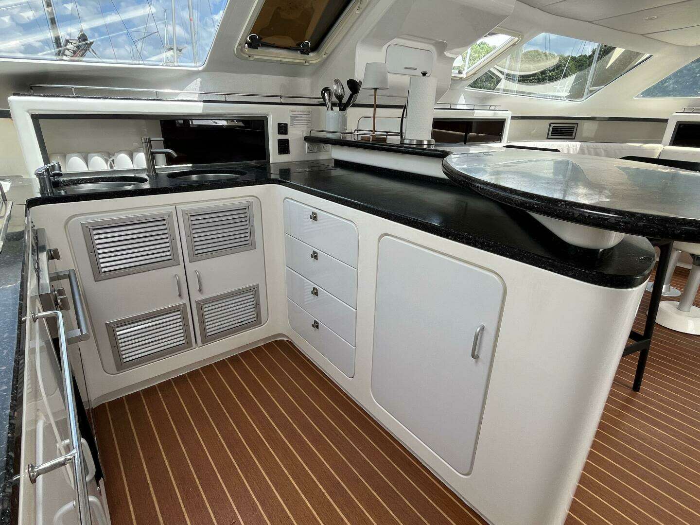 2013 Voyage Yachts 520 - Image 39
