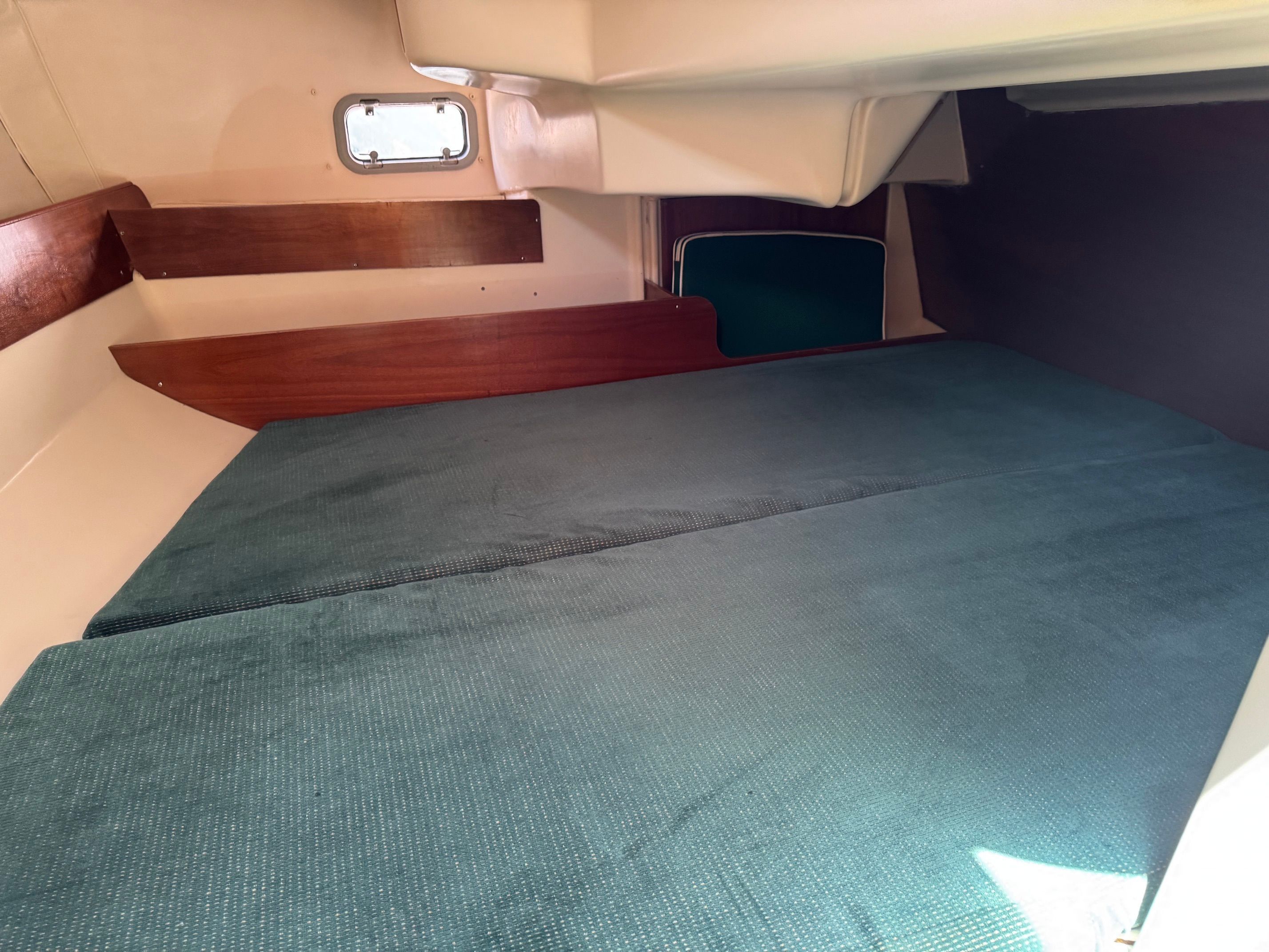 2000 Beneteau Oceanis 321 - 25