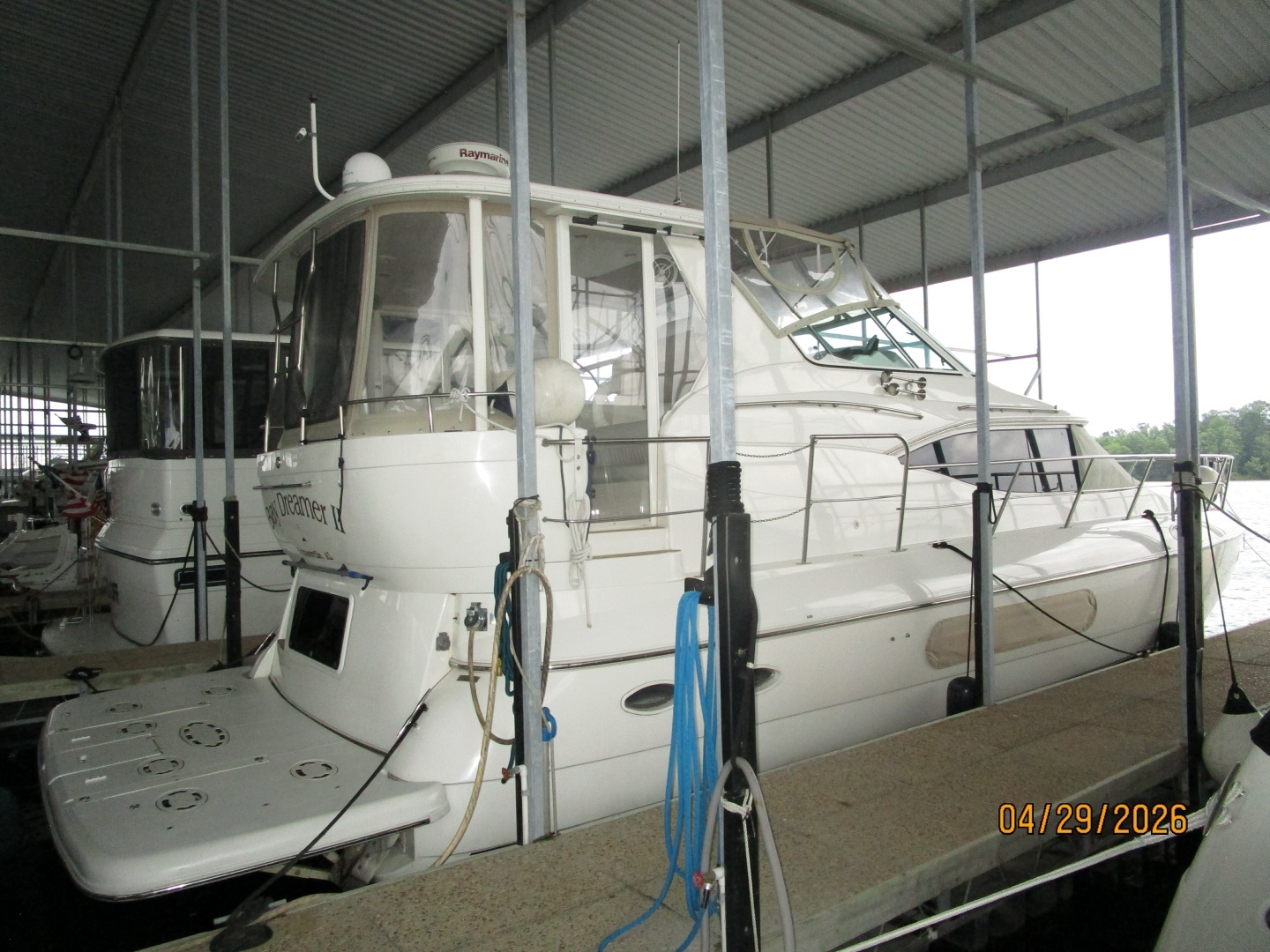 2000 Cruisers Yachts 4450 - Image 3